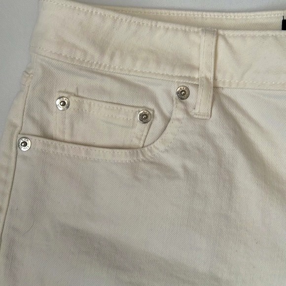 Gap Denim Women’s Shorts Cream 5” Shorts NWT - Picture 6 of 8